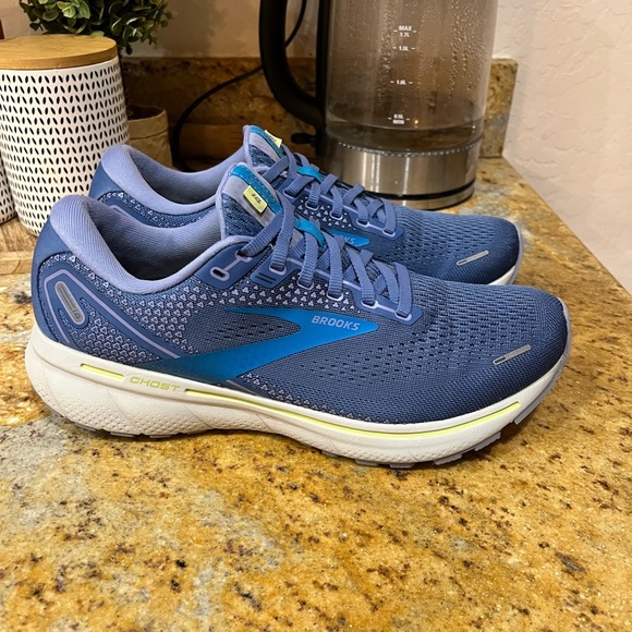 Brooks Ghost size 10.5 - Picture 1 of 11